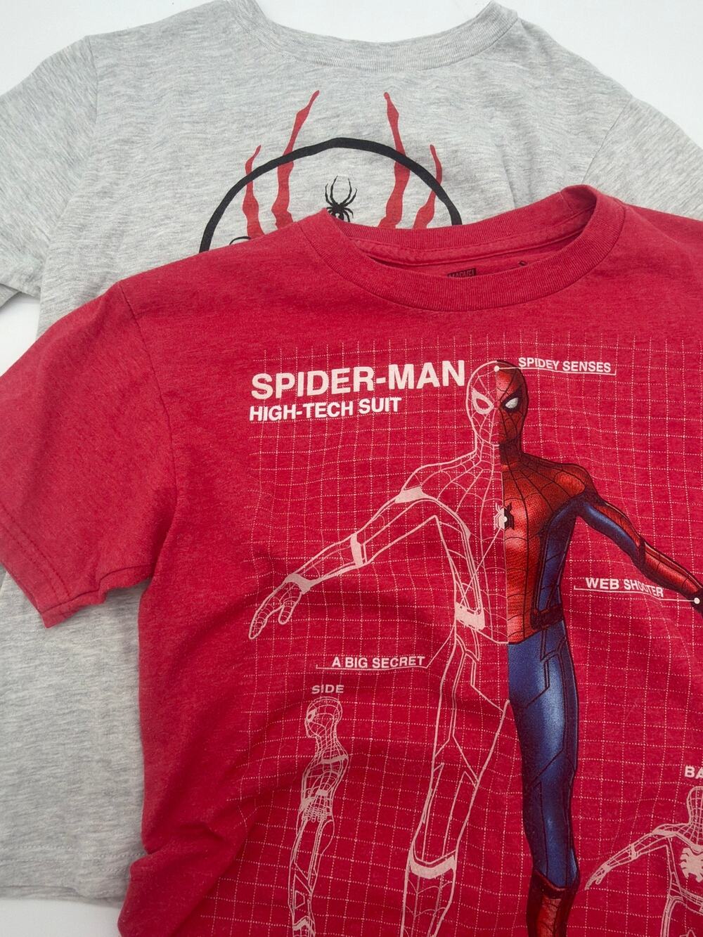 Kids T-Shirt M bundle of 2 Marvel Spiderman Homecoming Red Spider Light Grey